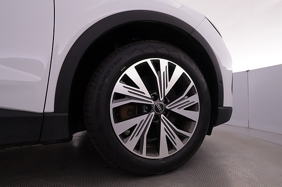 Audi Q4 e-tron 10 of 19