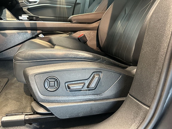 Audi e-tron 17 of 21
