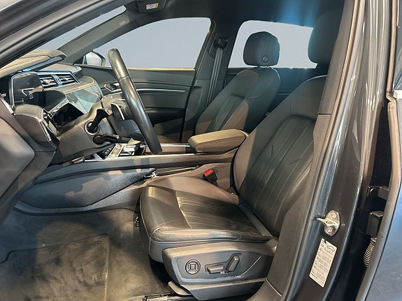 Audi e-tron 13 of 21