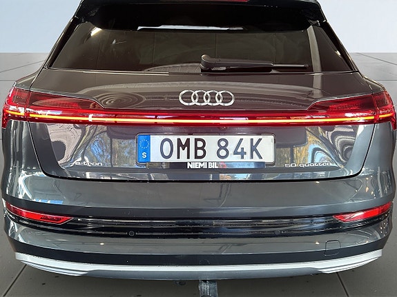 Audi e-tron 12 of 21