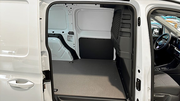 Ford Transit Connect 5 of 12