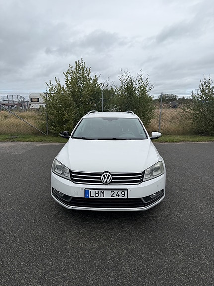 Volkswagen Passat 2 of 10