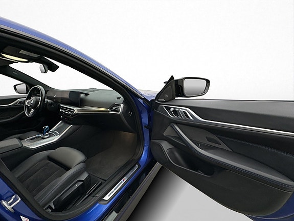 BMW i4 24 of 30