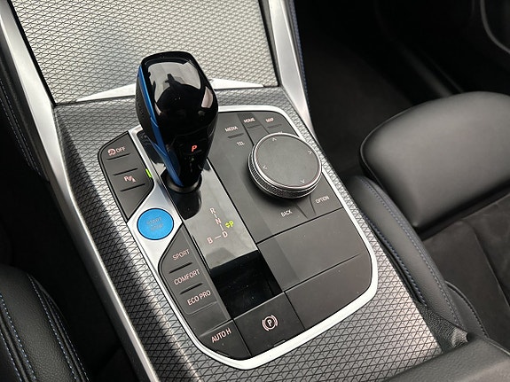 BMW i4 23 of 30