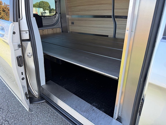 Mercedes-Benz V220 13 of 19