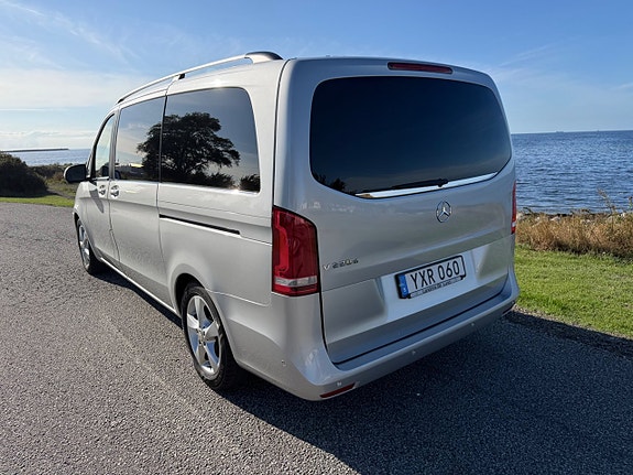 Mercedes-Benz V220 3 of 19