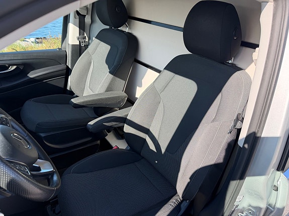Mercedes-Benz V220 6 of 19
