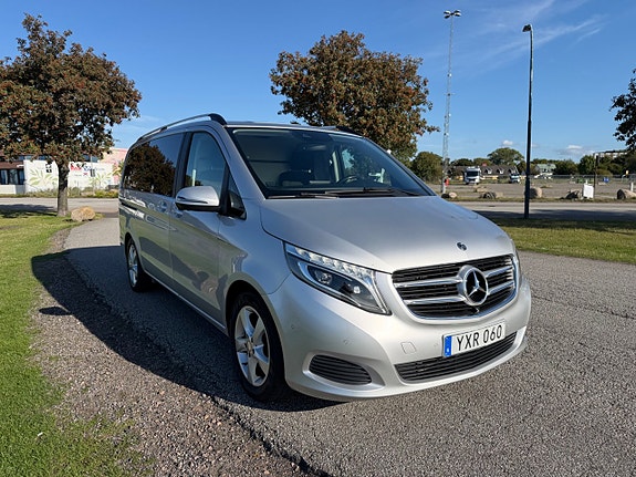 Mercedes-Benz V220 4 of 19