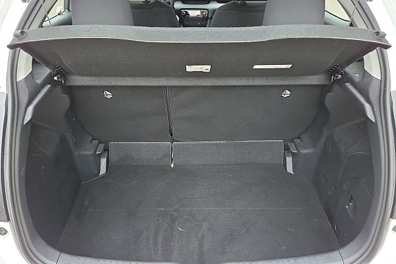 Toyota Yaris 11 of 21