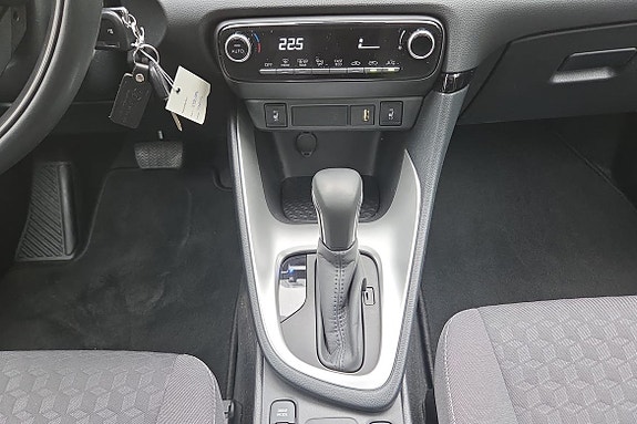 Toyota Yaris 21 of 21