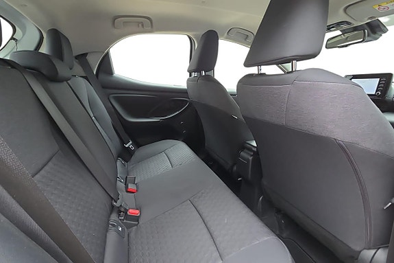 Toyota Yaris 8 of 21