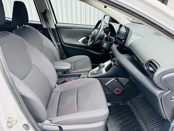 Toyota Yaris 5 of 24