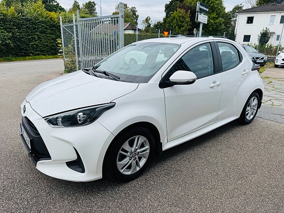Toyota Yaris 9 of 24