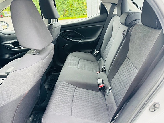 Toyota Yaris 7 of 24