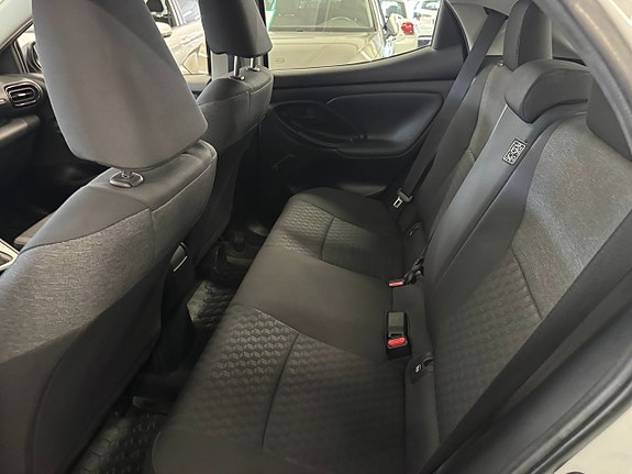 Toyota Yaris 19 of 24