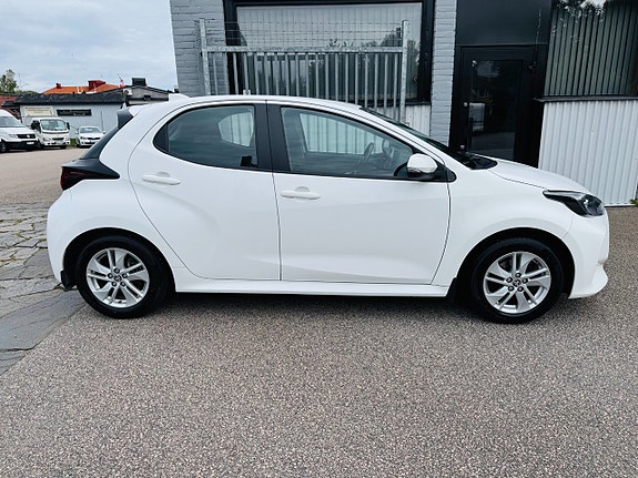 Toyota Yaris 10 of 24