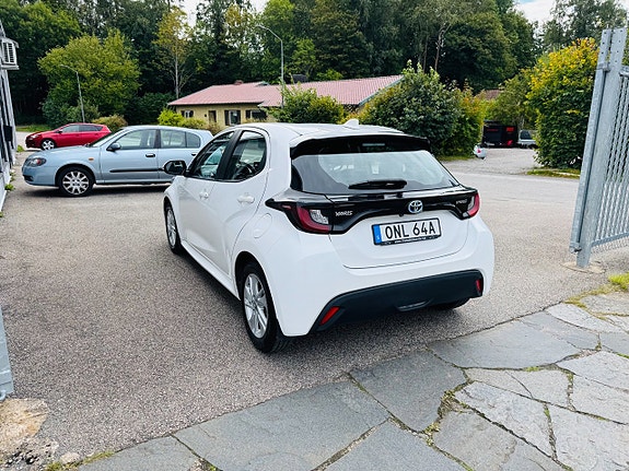 Toyota Yaris 4 of 24