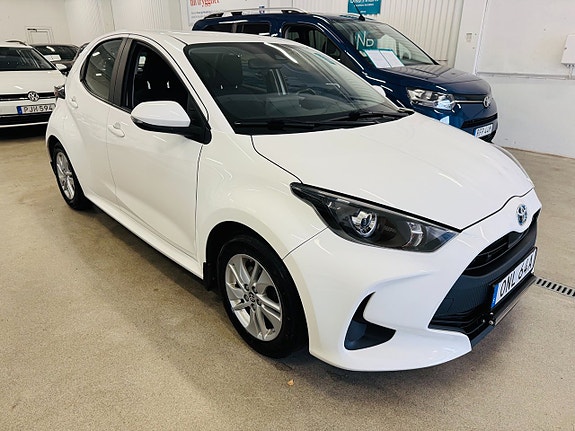Toyota Yaris 13 of 24