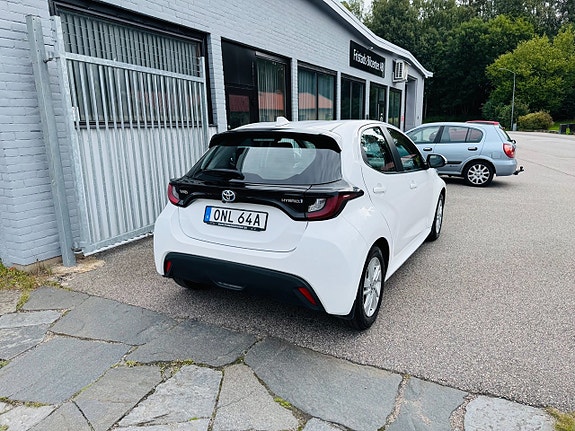 Toyota Yaris 3 of 24