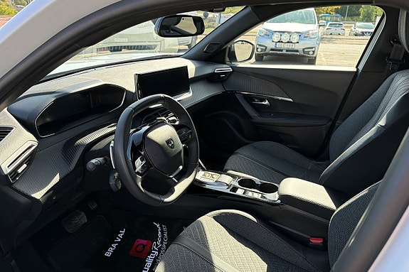 Peugeot 2008 5 of 8