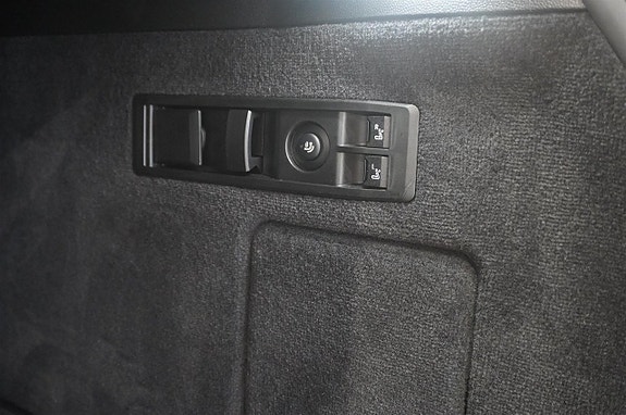 BMW iX 8 of 13