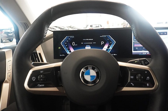 BMW iX 12 of 13