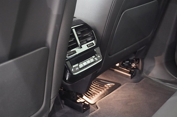 BMW iX 6 of 13