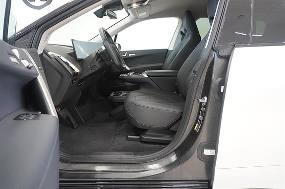 BMW iX 2 of 13