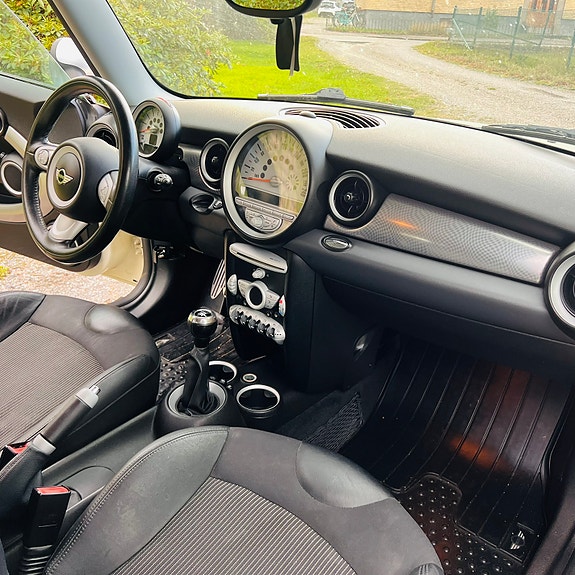 MINI Cooper S 11 of 13