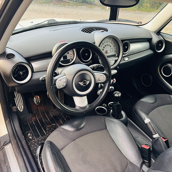 MINI Cooper S 10 of 13