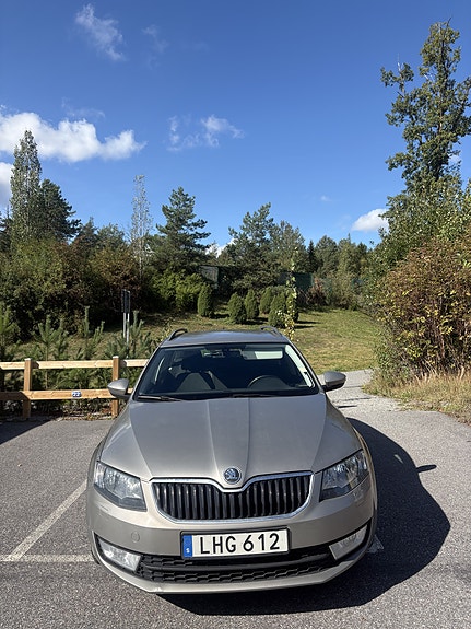 Skoda Octavia 2 of 12