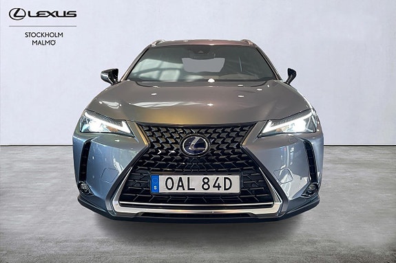 Lexus UX250h 18 of 25