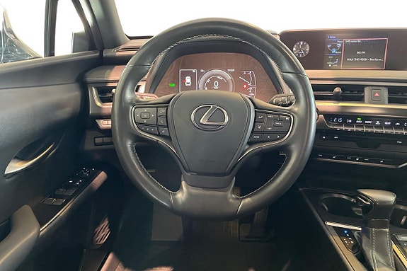 Lexus UX250h 7 of 25