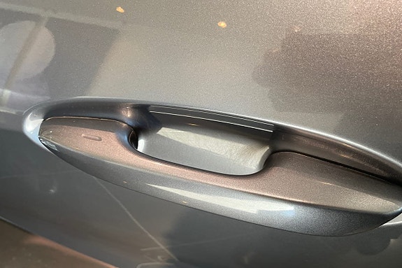 Lexus UX250h 21 of 25