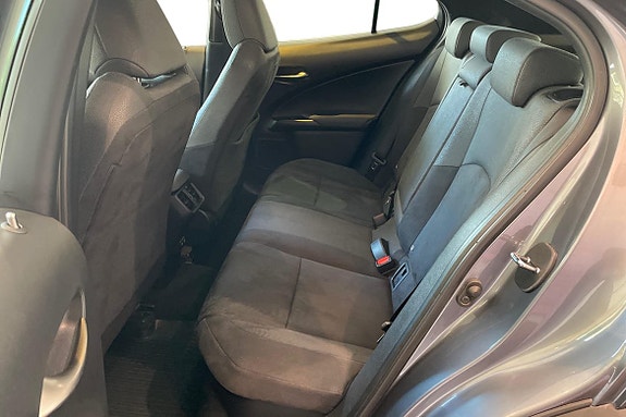 Lexus UX250h 11 of 25
