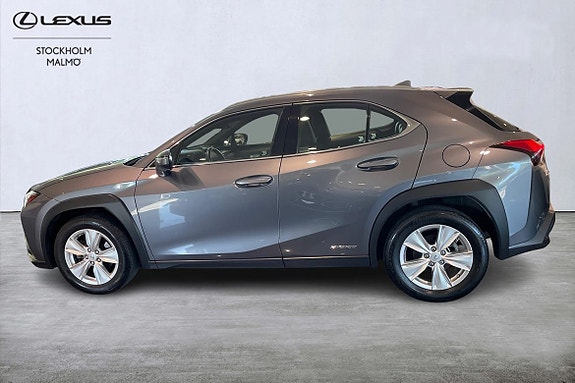 Lexus UX250h 13 of 25