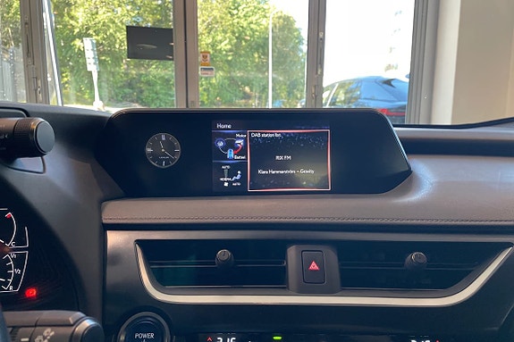 Lexus UX250h 15 of 25
