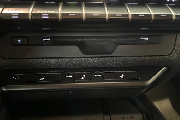 Lexus UX250h 22 of 25