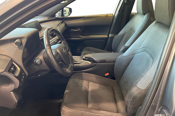 Lexus UX250h 6 of 25