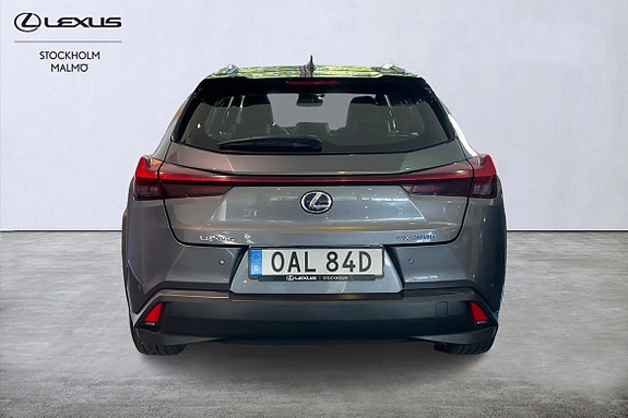 Lexus UX250h 17 of 25