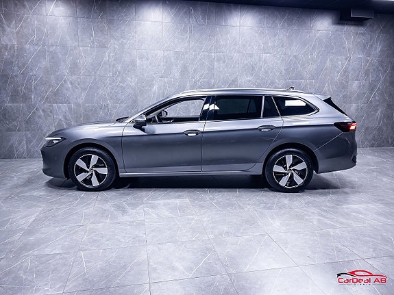 Volkswagen Passat 4 of 30