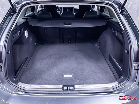 Volkswagen Passat 18 of 30