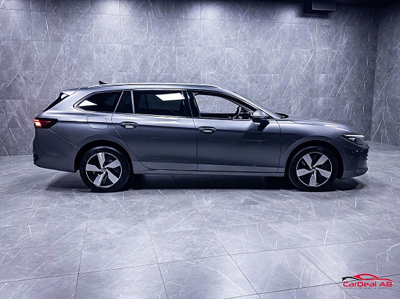 Volkswagen Passat 8 of 30