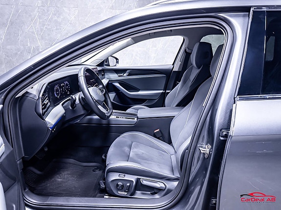 Volkswagen Passat 10 of 30