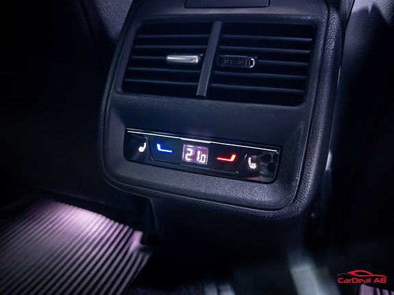 Volkswagen Passat 17 of 30