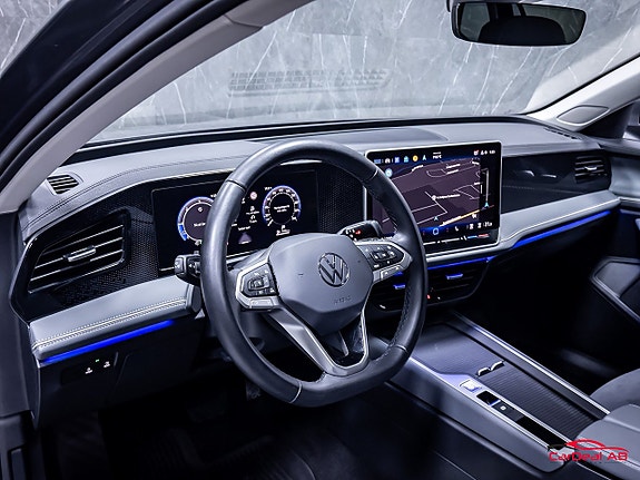 Volkswagen Passat 12 of 30