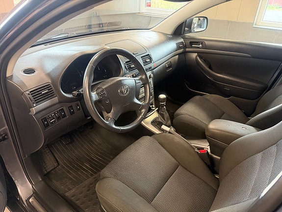 Toyota Avensis 7 of 11