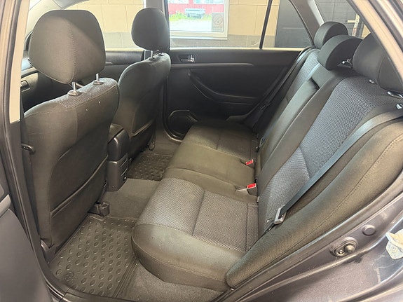 Toyota Avensis 8 of 11