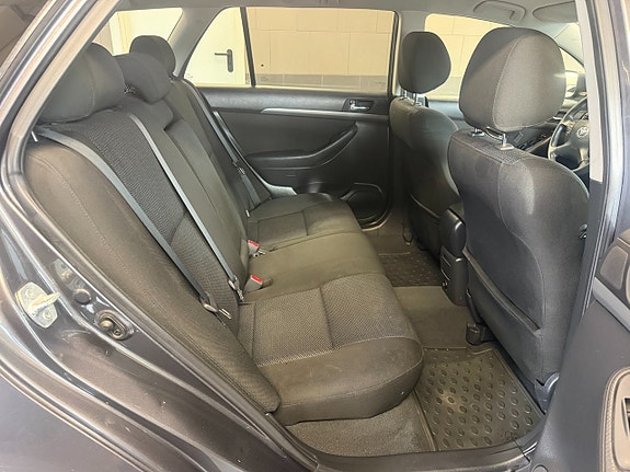 Toyota Avensis 10 of 11
