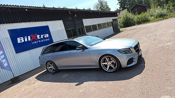 Mercedes-Benz E220 4 of 6